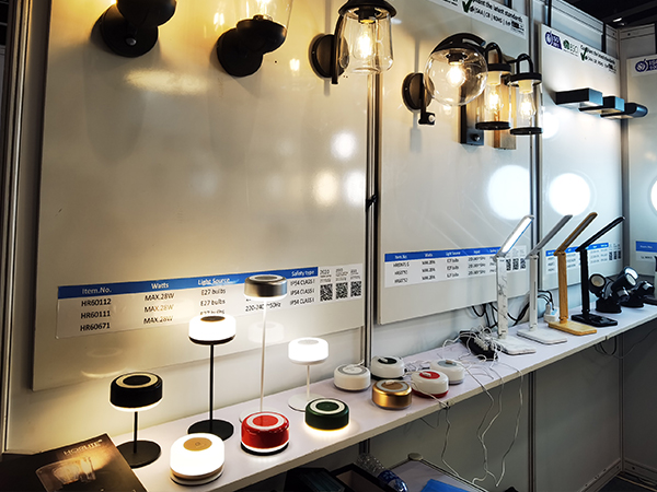 Dne 15. prosince 2023 se zúčastnila Hong Kong Spring Lighting Exhibition